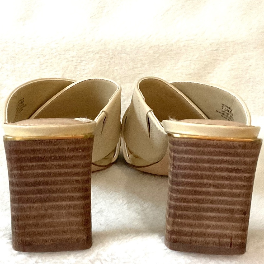 TAN VINCE CAMUTO HEMILA LEATHER CROSSOVER SLIP ON BLOCK HEEL SANDAL SZ  7.5M/38 - Picture 9 of 13